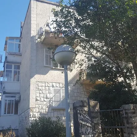 Reach The Beach Apartman *